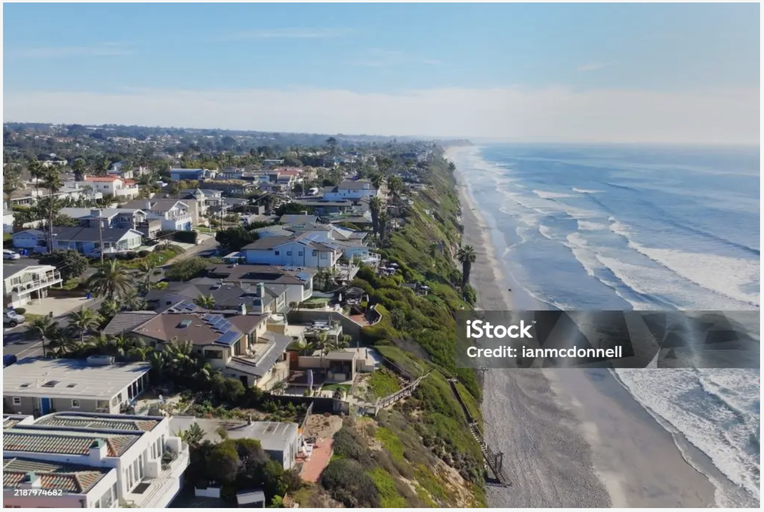 Coastal homes and cliffs in Encinitas, California